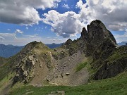 52 Spettacolare vista del Valletto (2372 m) versante sud con a sx Quota 2309